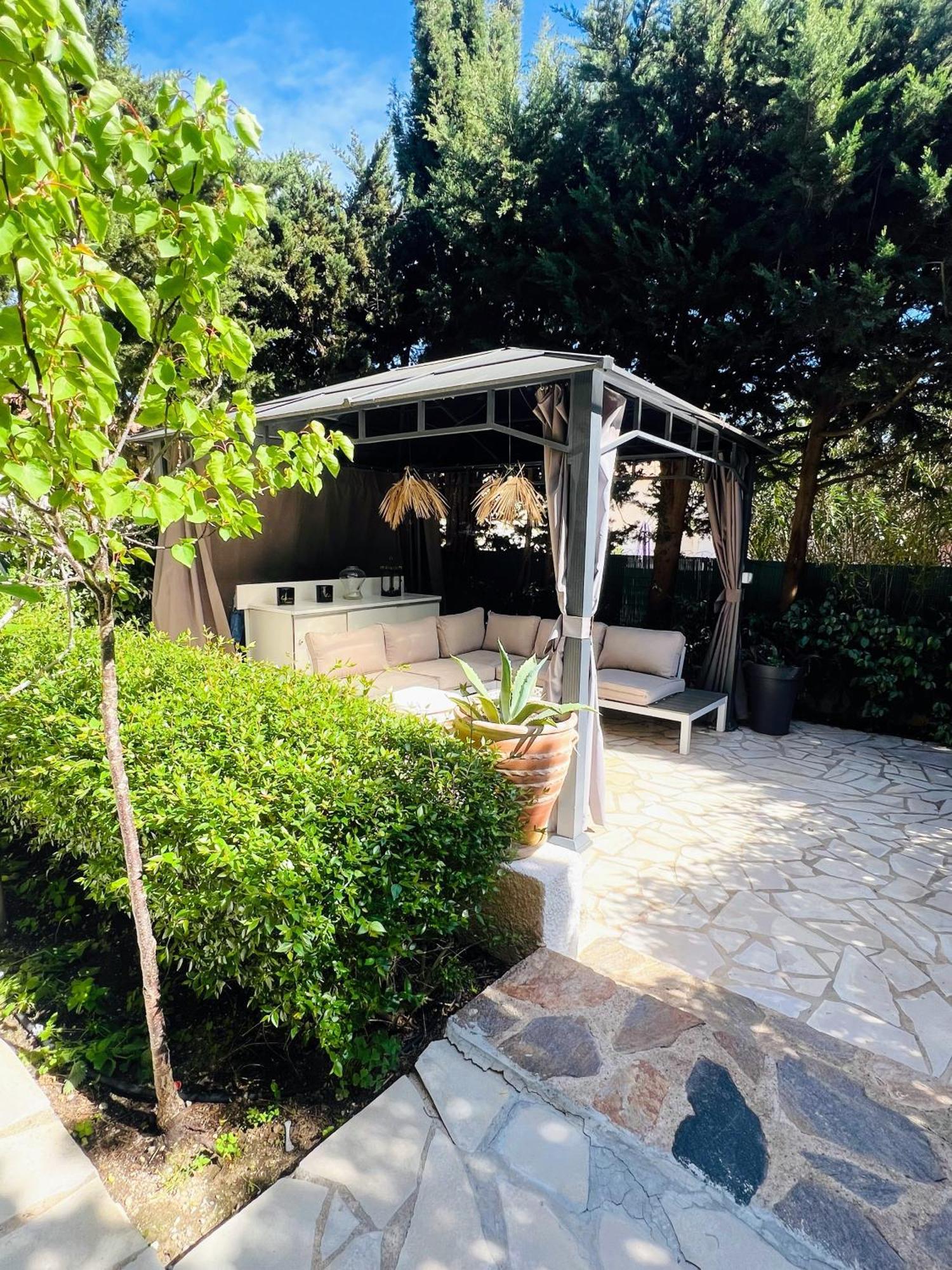 Superbe Appartement Avec Terrasse Jardin Et Parking Prive Saint-Tropez Exterior foto